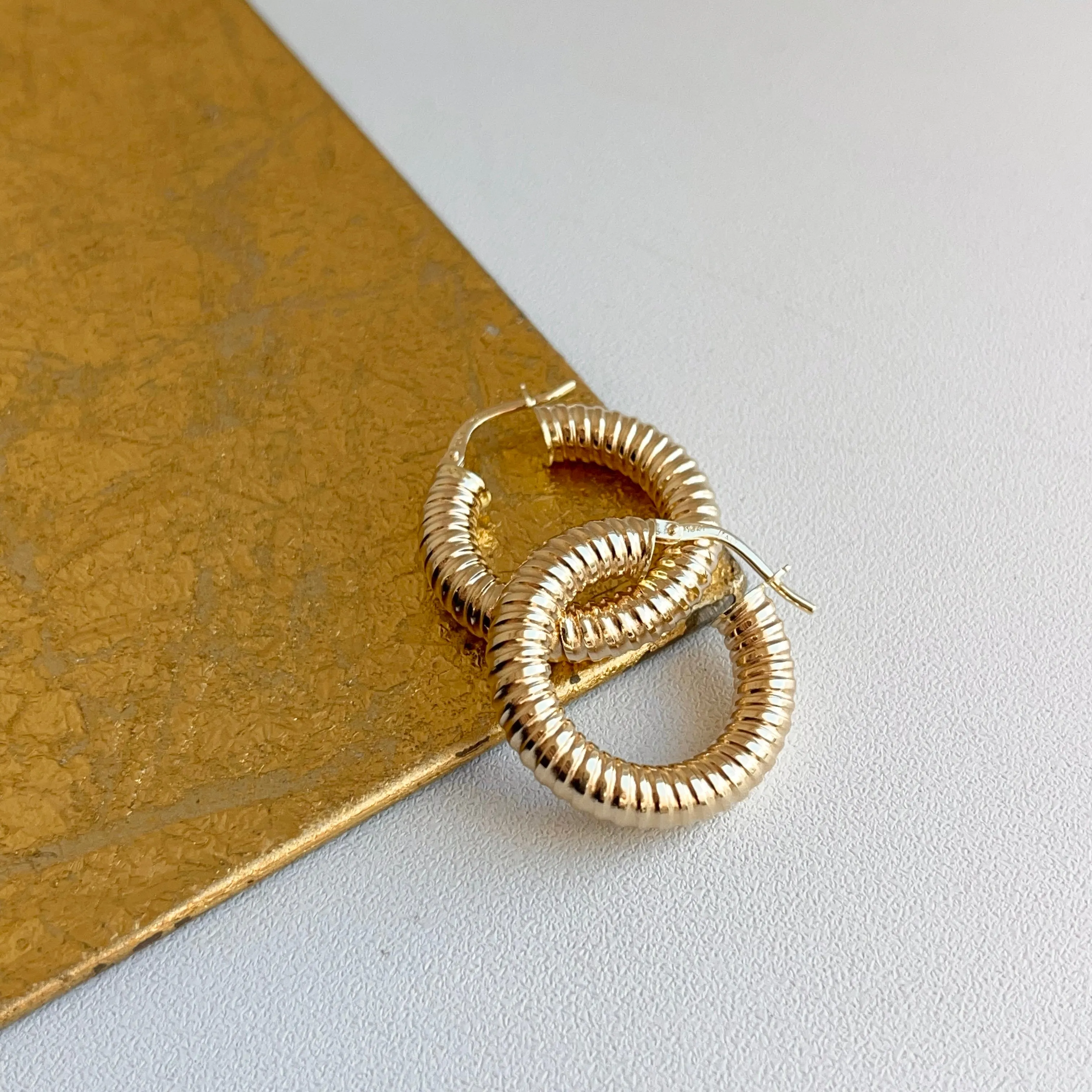 10KT Yellow Gold Spiral Round Hoop Earrings 24mm