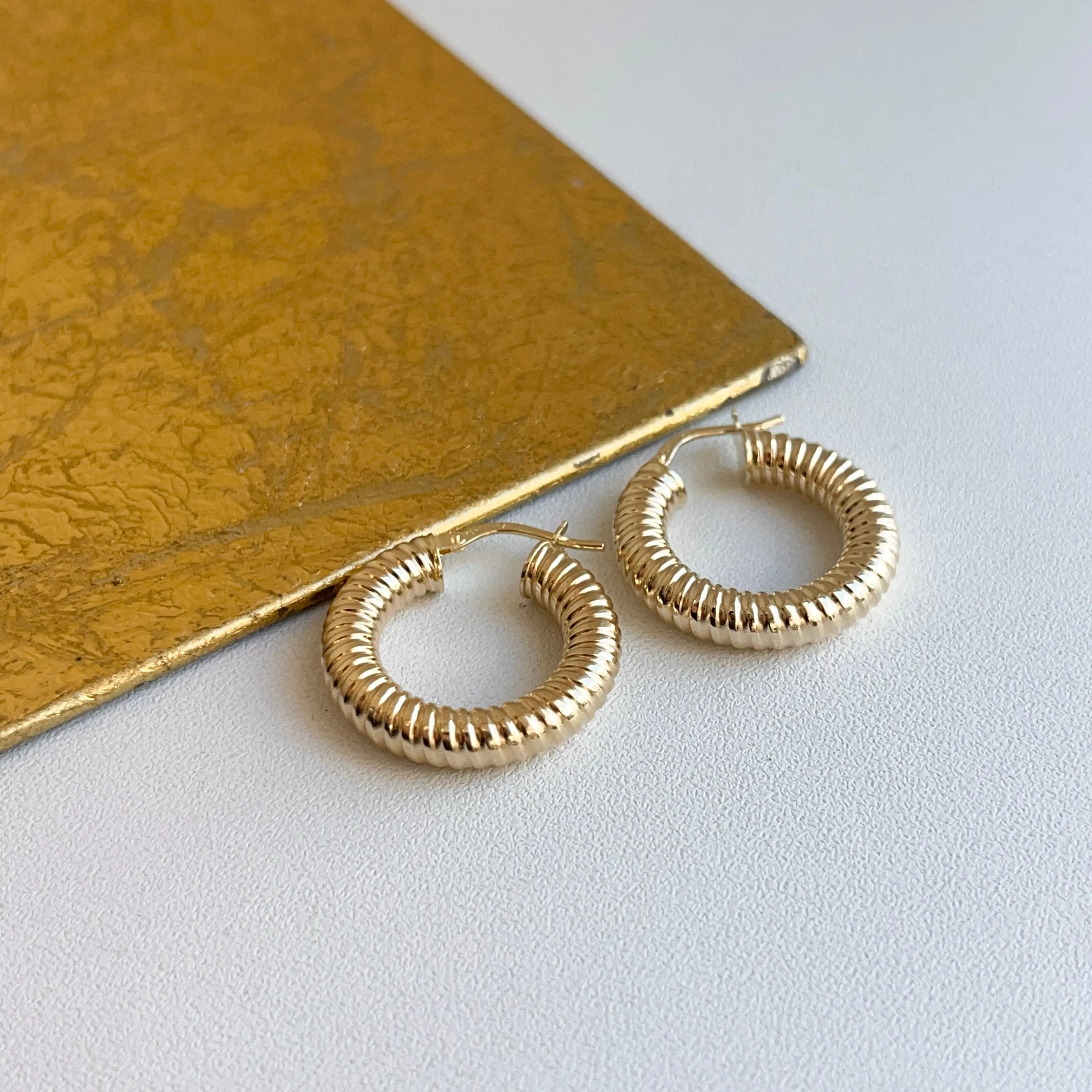 10KT Yellow Gold Spiral Round Hoop Earrings 24mm