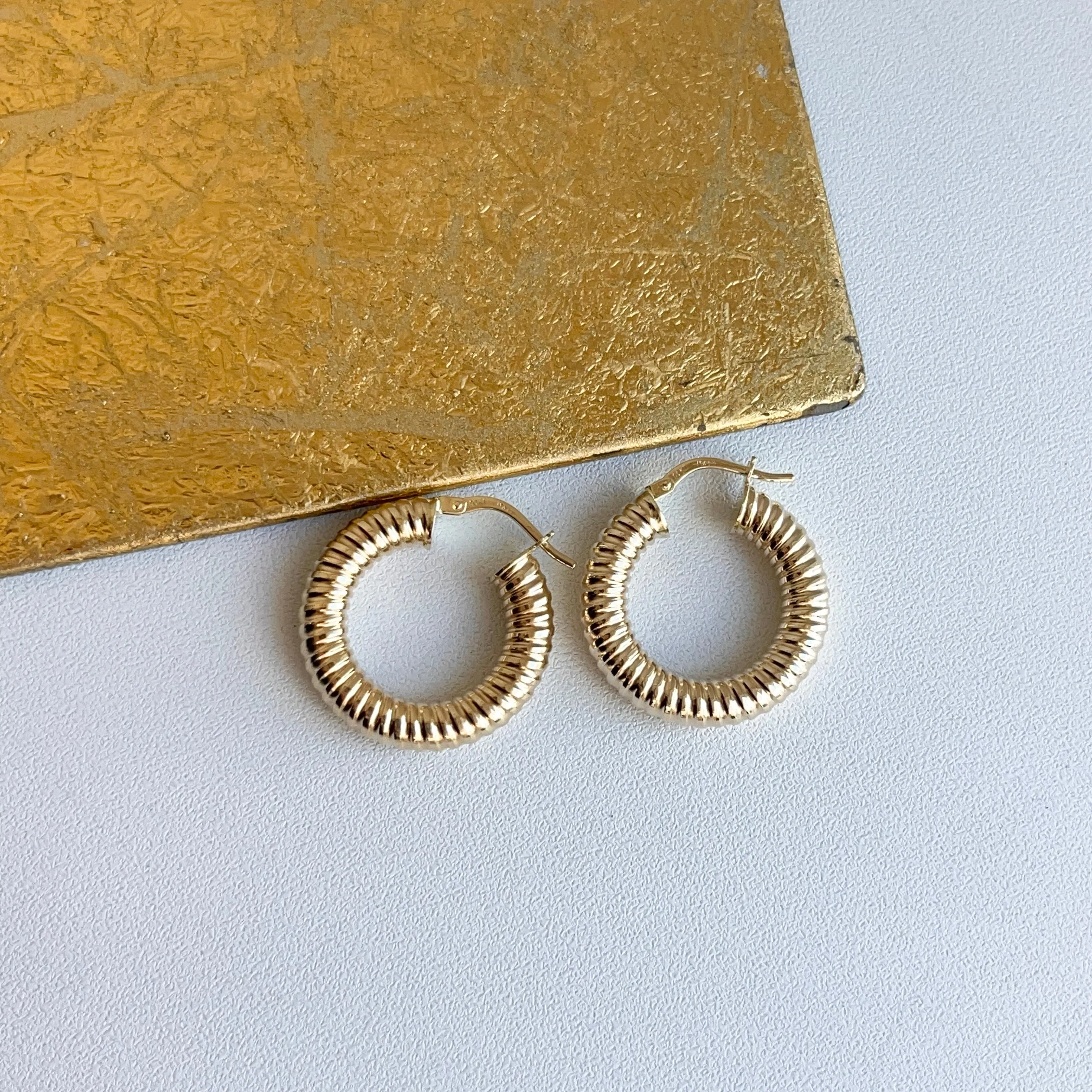 10KT Yellow Gold Spiral Round Hoop Earrings 24mm