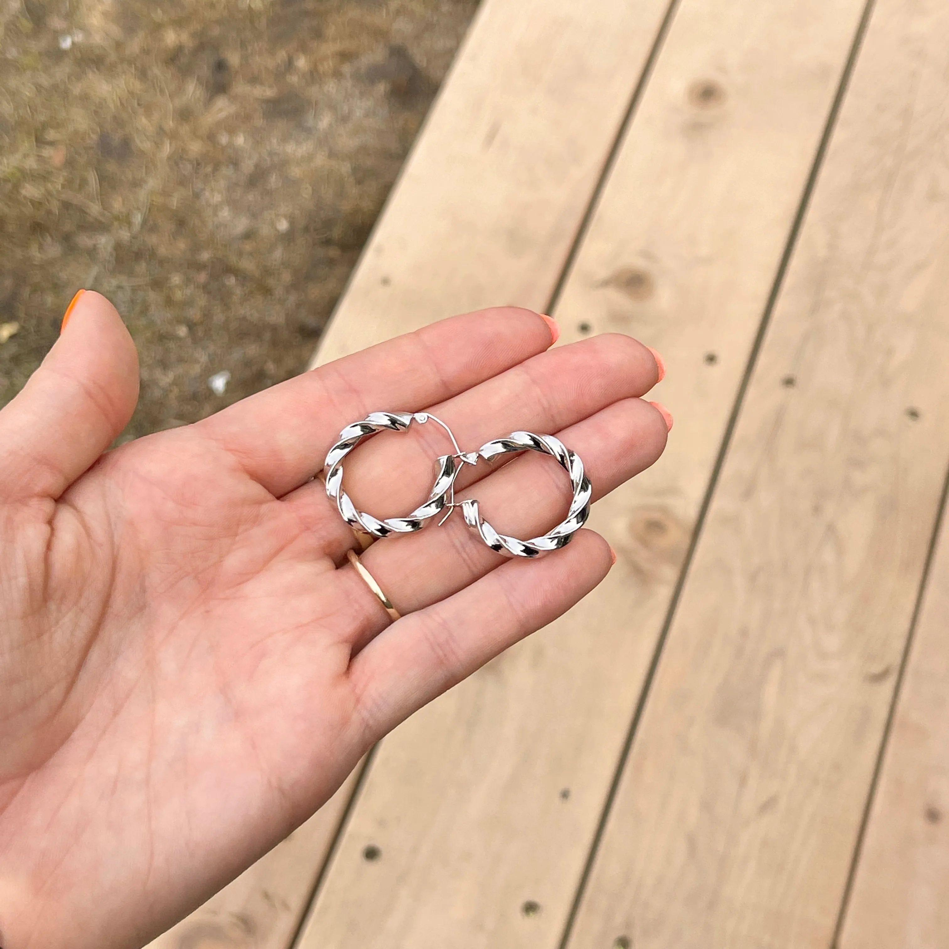 14KT White Gold Twisted 4mm Tube Hoop Earrings 25mm
