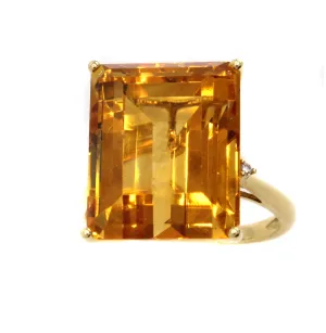 1980s Golden Citrine Diamond 18 Karat Gold Ring