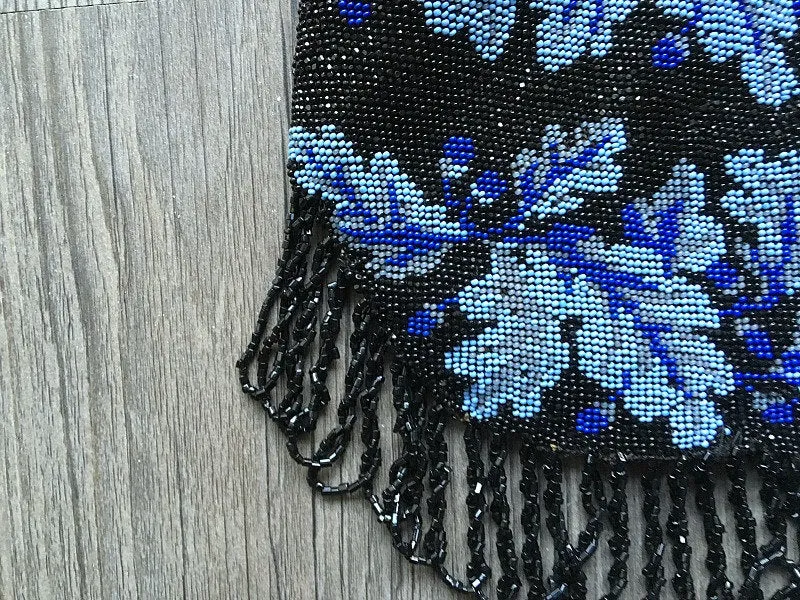 Beaded Victorian purse . antique oak leaf handbag