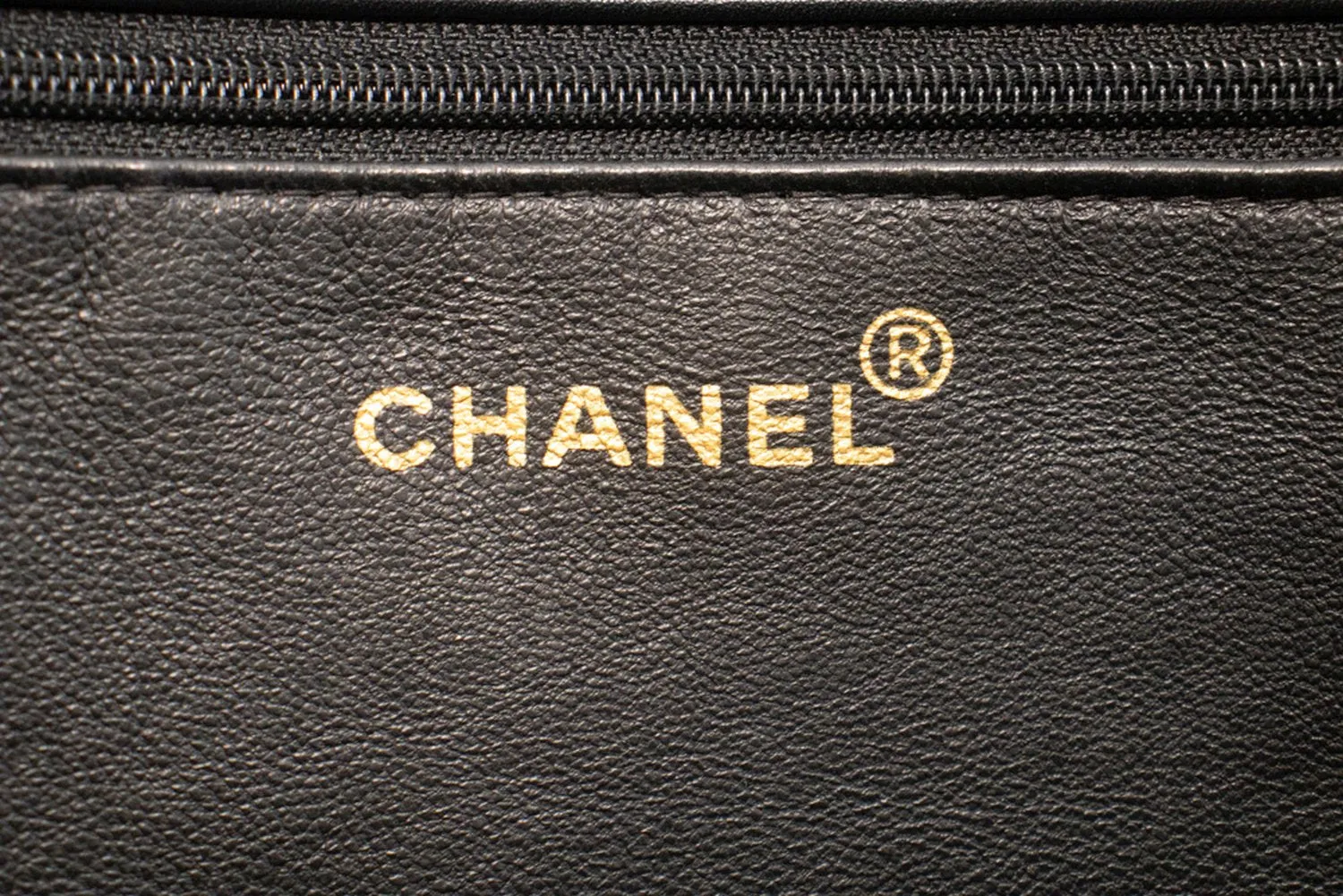 CHANEL Jumbo Large Big Chain Shoulder Bag Black Lambskin Leather L86