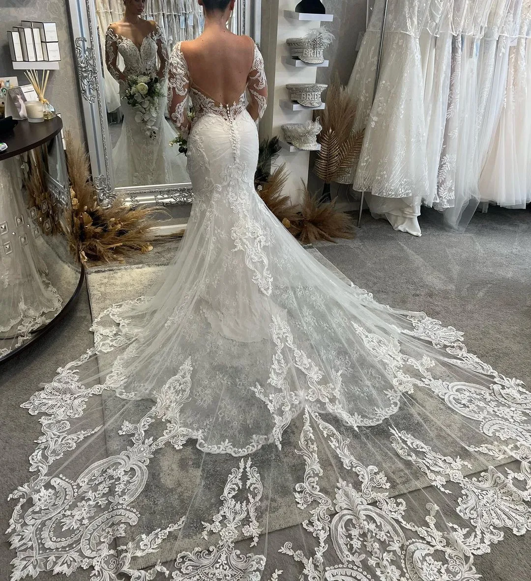 Chic V-Neck Long Sleeves Mermaid Lace Wedding Dress