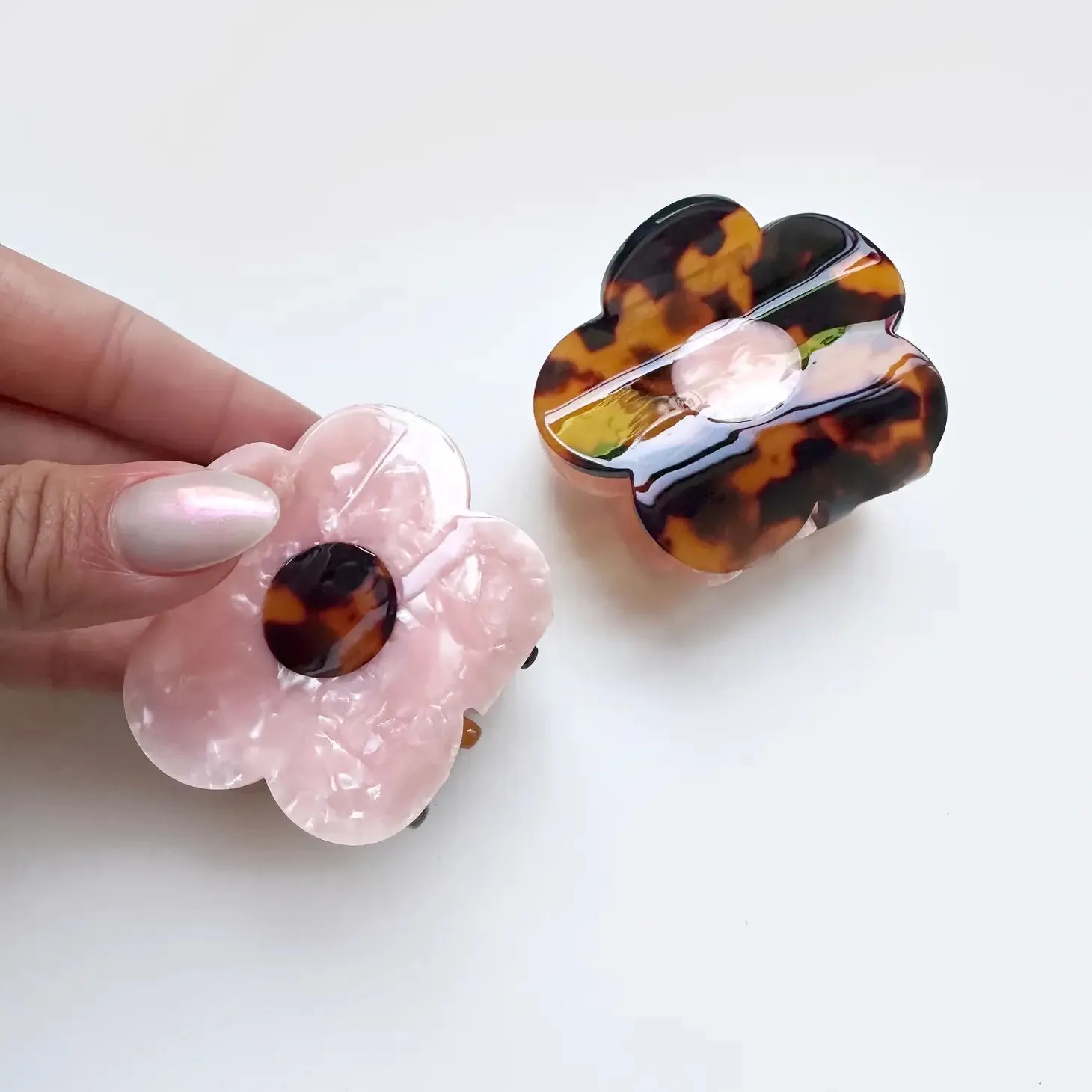 daisy reverse big hair claw