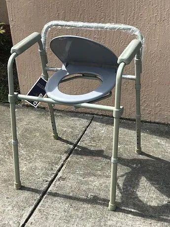 Drive folding commode chair without bucket