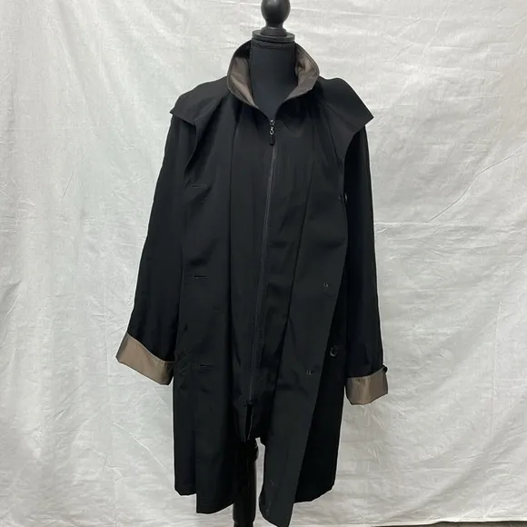Gallery raincoat size Large with removable liner
