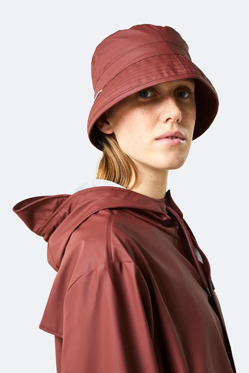 Gorro Bucket Rains Granate