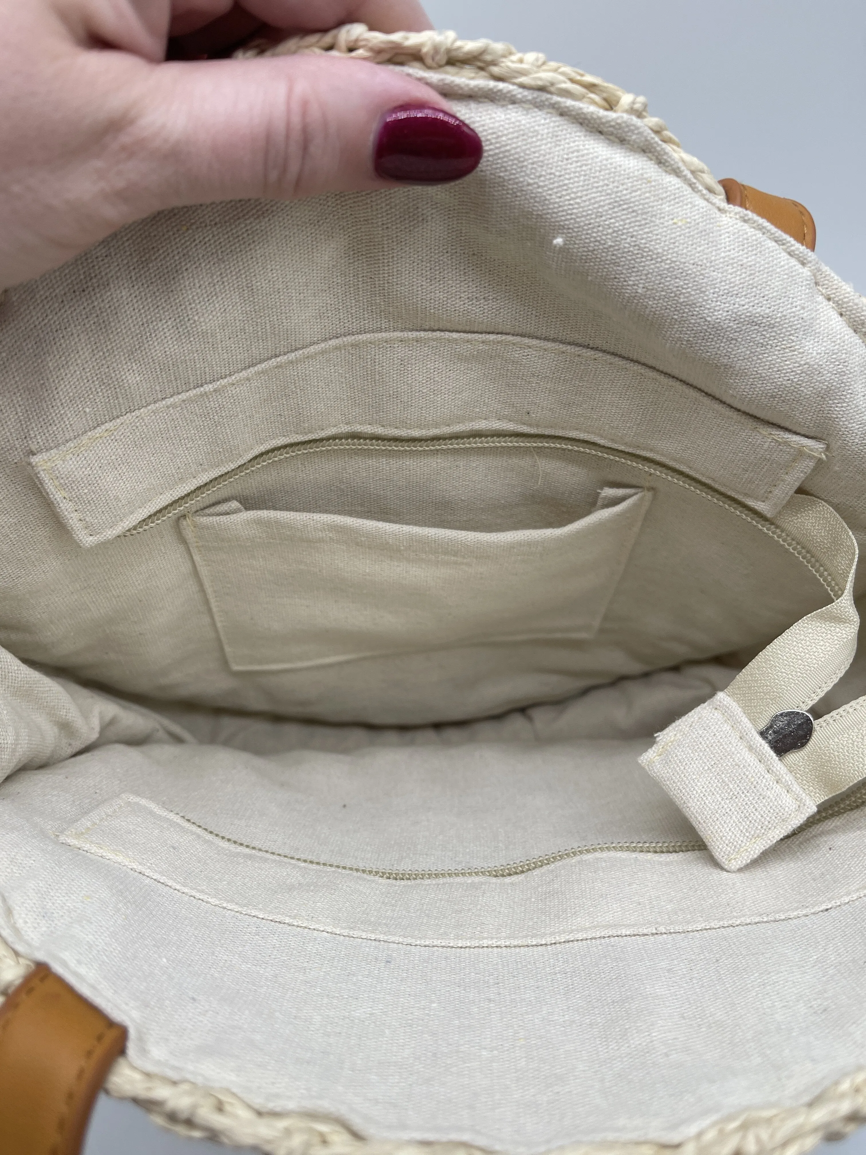 Handbag By Clothes Mentor  Size: Medium