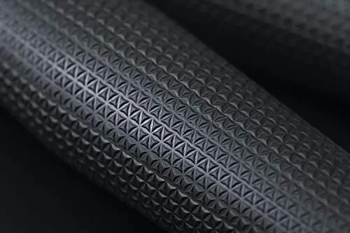 Kuryakyn 5947 Thresher Handlebar Grips for Throttle and Clutch: Kawasaki, Suzuki, Victory & Yamaha Motorcycles, Satin Black, 1 Pair