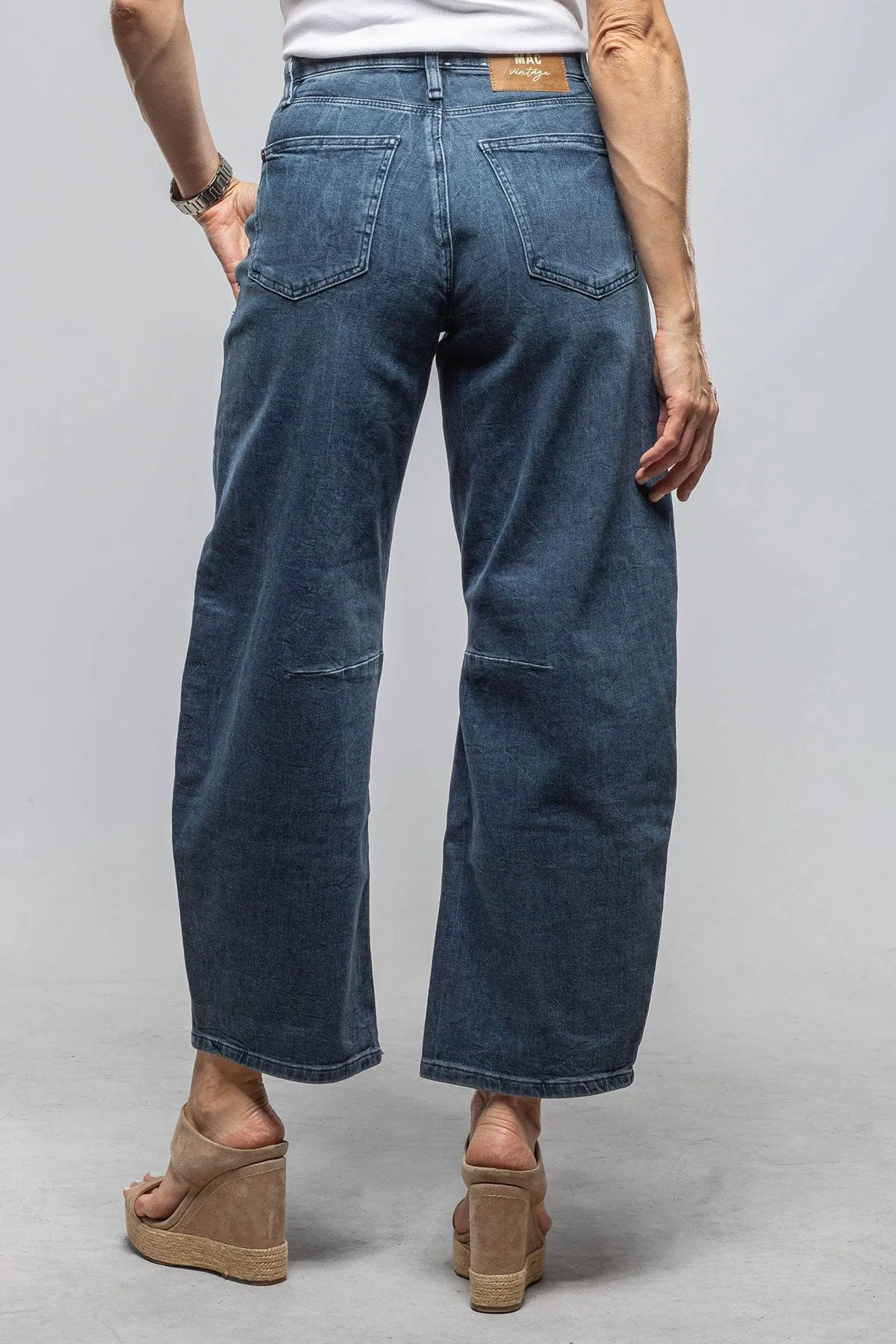 MAC Dakota Barrel Leg Jean In Vintage Netwash