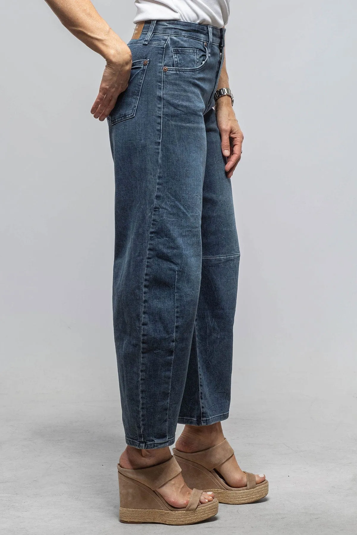 MAC Dakota Barrel Leg Jean In Vintage Netwash