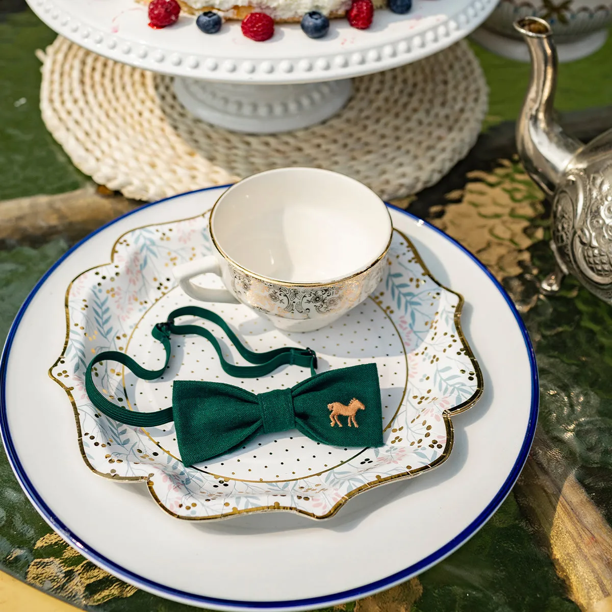 Nœud papillon vert ajustable avec cheval brodé, enfant || Adjustable green bow tie with horse embroidered, child
