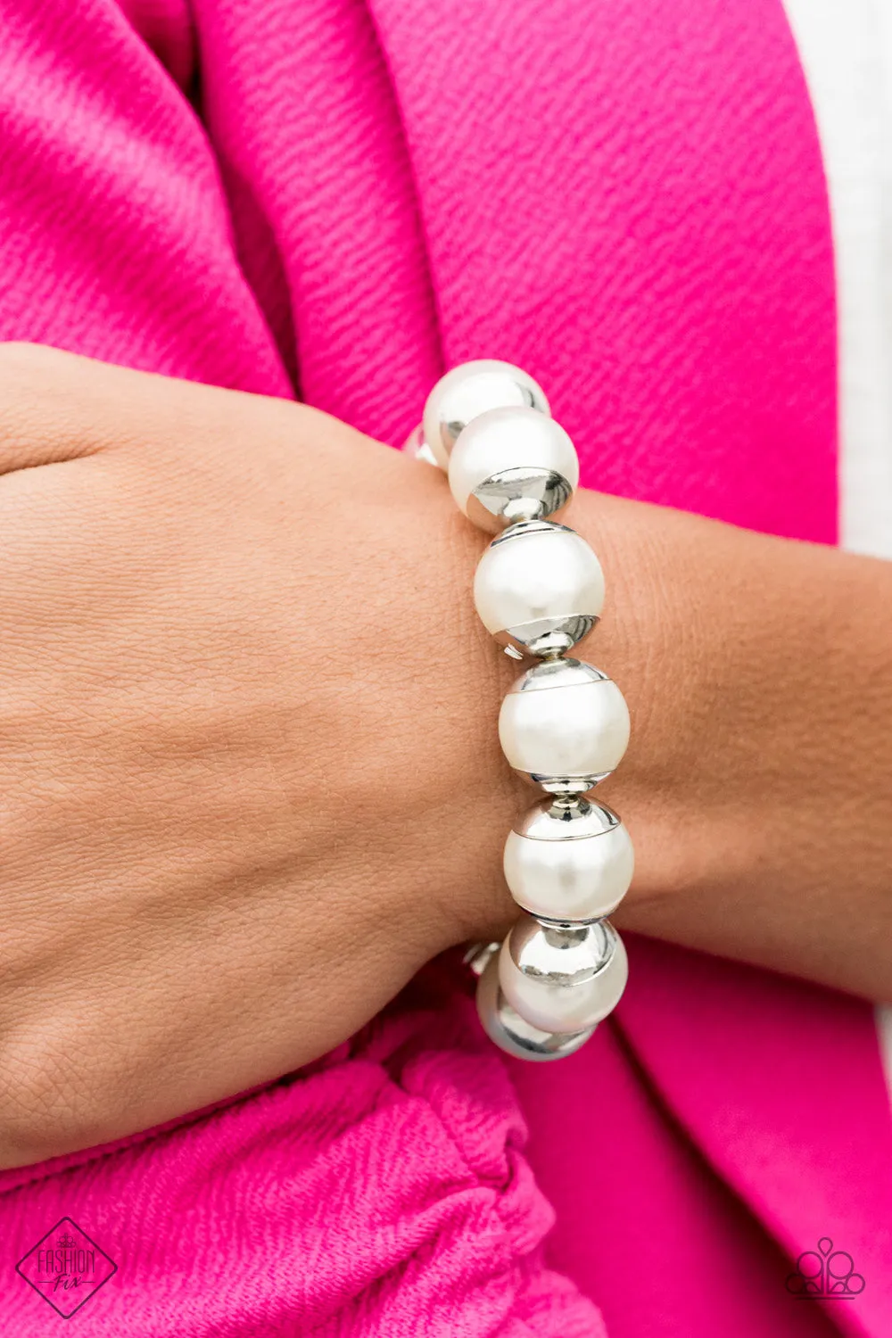 Paparazzi - Fashion Fix - Fiercely 5th Ave Pearl Necklace Set