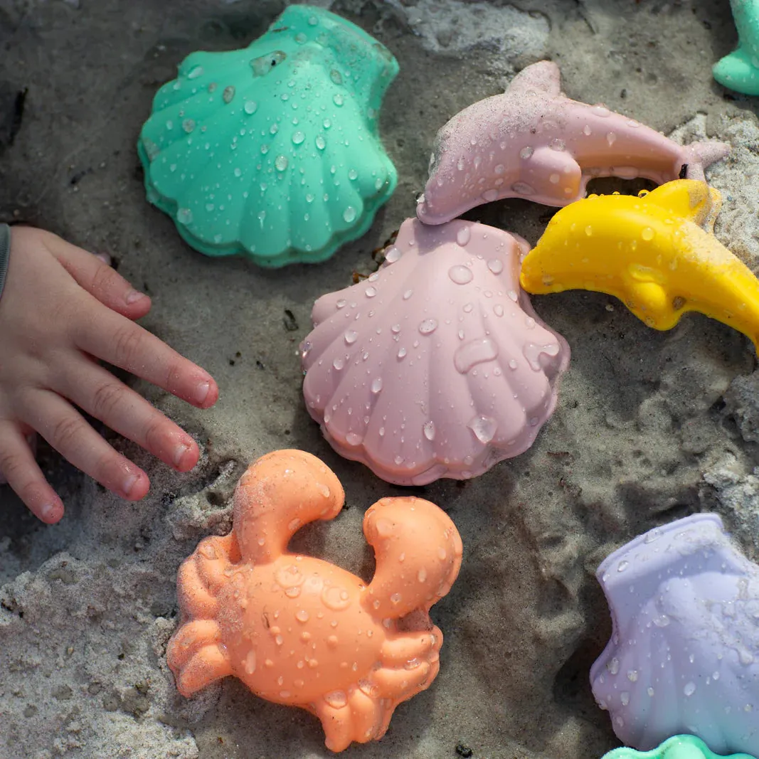 Scrunch Beach Bundle with Bucket, Spade, Rake & Moulds - Coral