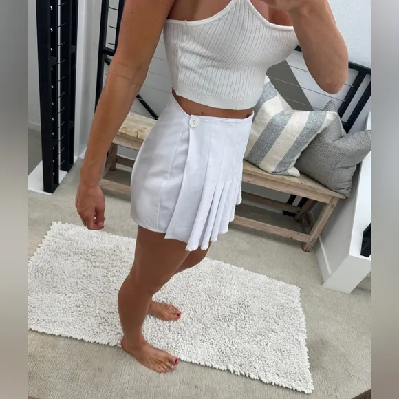 Superdown white pleated classic high waist skort semi-formal summer beach fall S