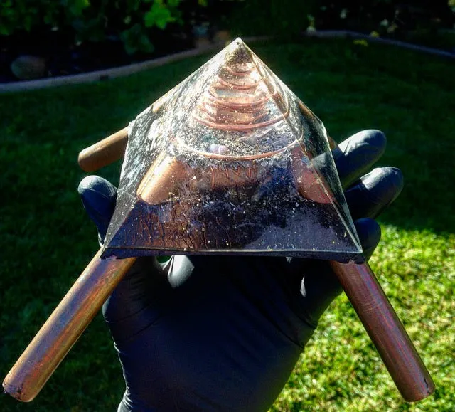 The "Medium Giza Mini-Chembuster" - 4.75x4.75" base with copper Earth Pipes- home orgonization and sky-ionizer