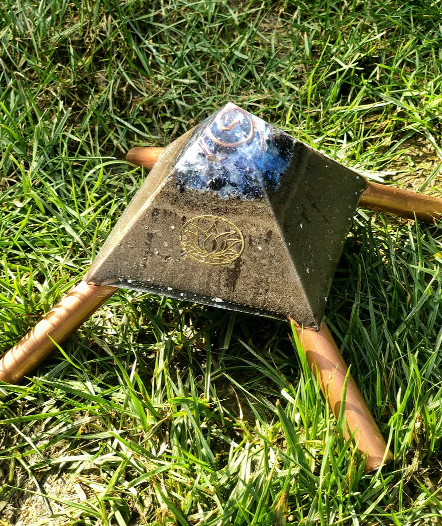 The "Medium Giza Mini-Chembuster" - 4.75x4.75" base with copper Earth Pipes- home orgonization and sky-ionizer