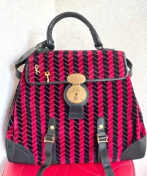 Vintage Roberta di Camerino red and black velvet chevron kelly handbag with golden logo motif. Rare masterpiece purse. 0501101ac