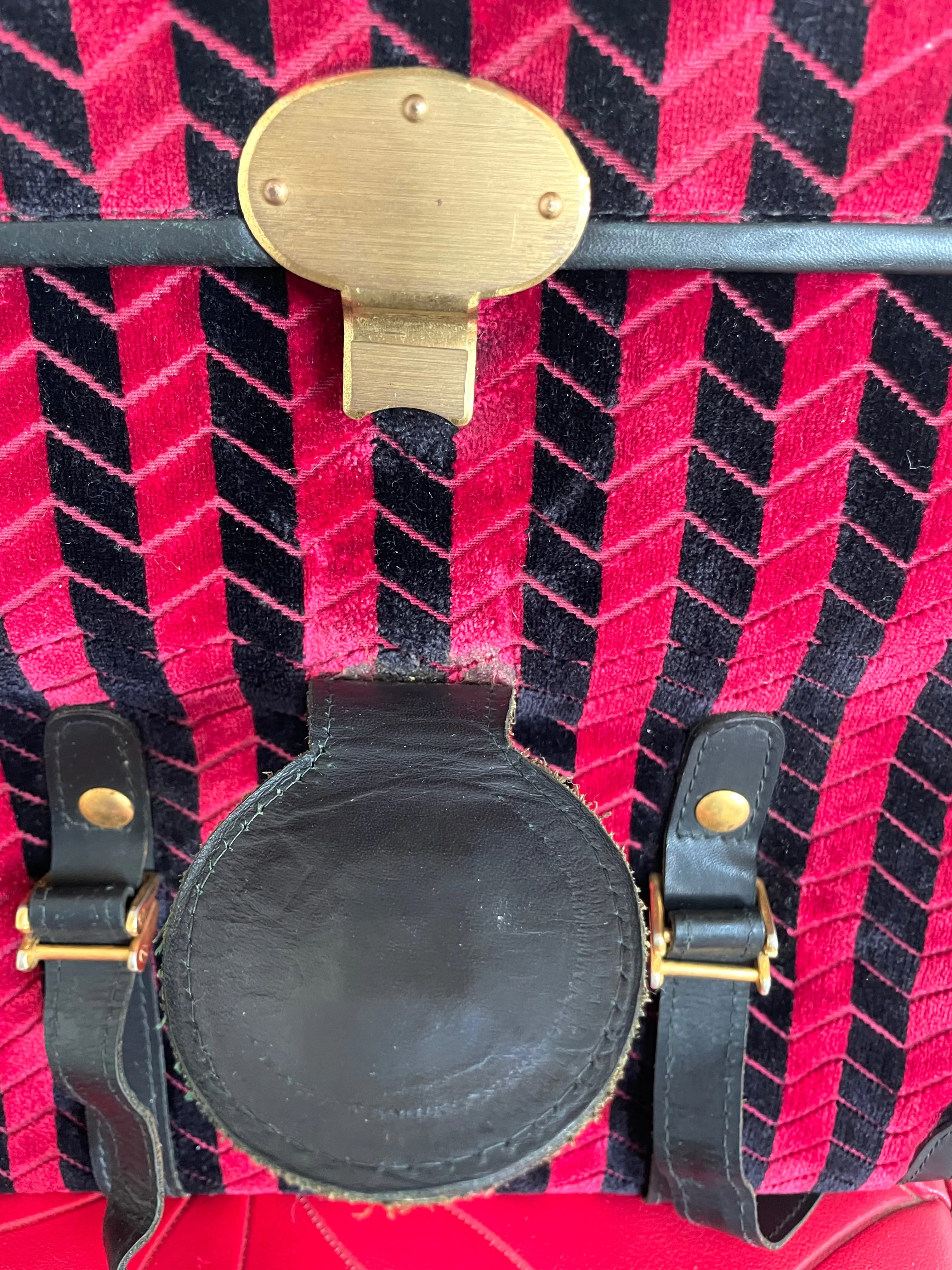 Vintage Roberta di Camerino red and black velvet chevron kelly handbag with golden logo motif. Rare masterpiece purse. 0501101ac