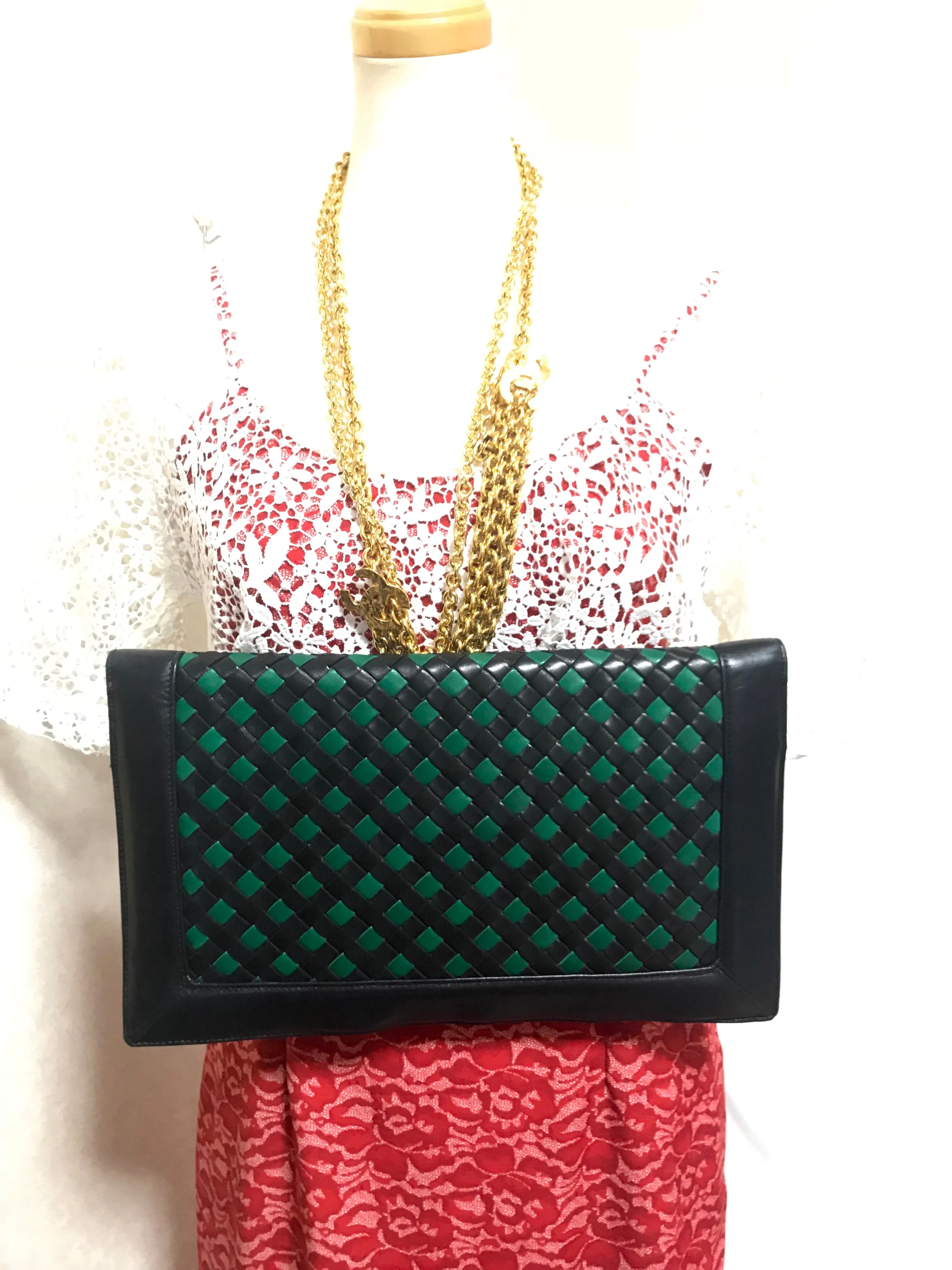 W9. Vintage Bottega Veneta intrecciato navy and green woven lamb leather large clutch bag, purse. Unisex. 050926