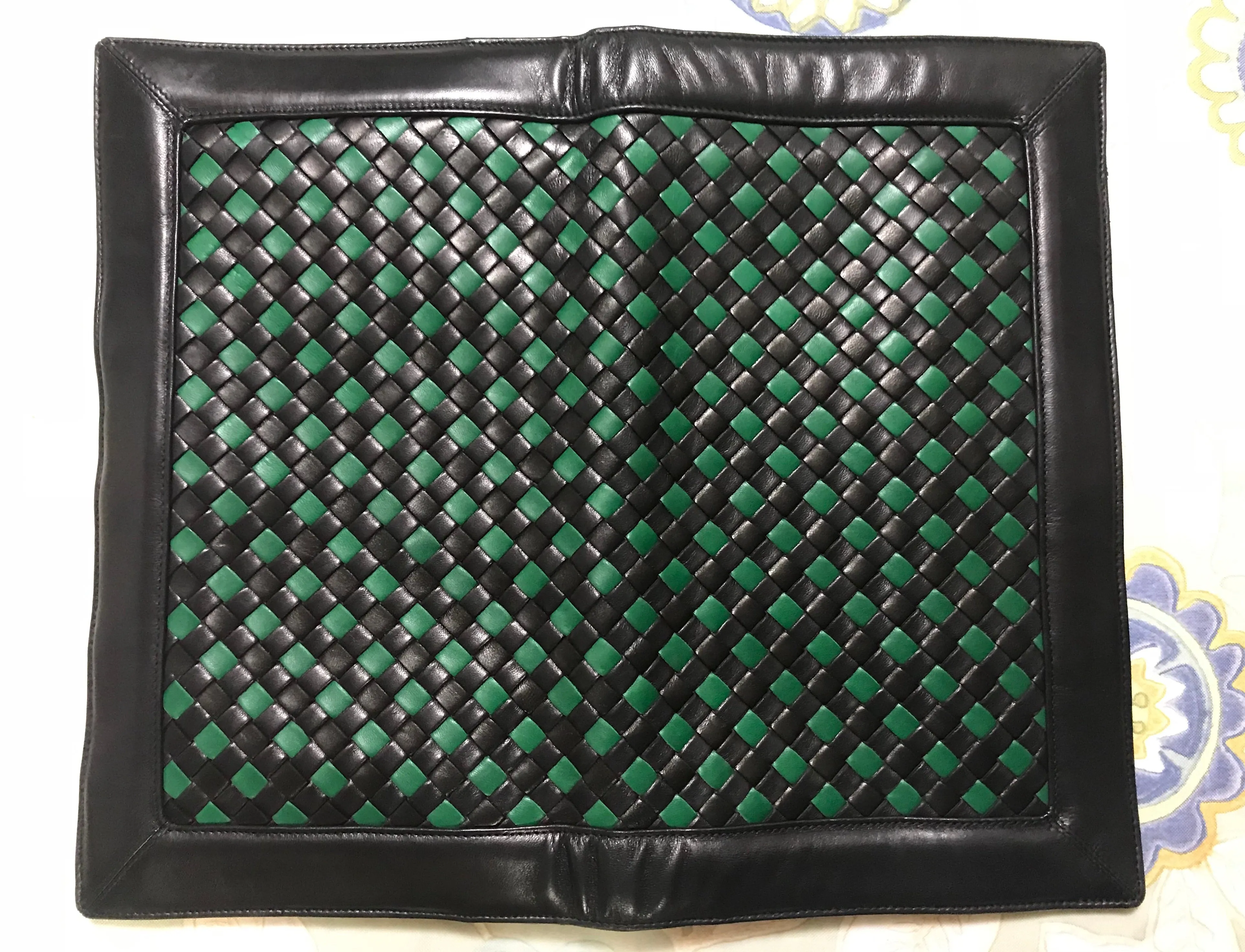 W9. Vintage Bottega Veneta intrecciato navy and green woven lamb leather large clutch bag, purse. Unisex. 050926