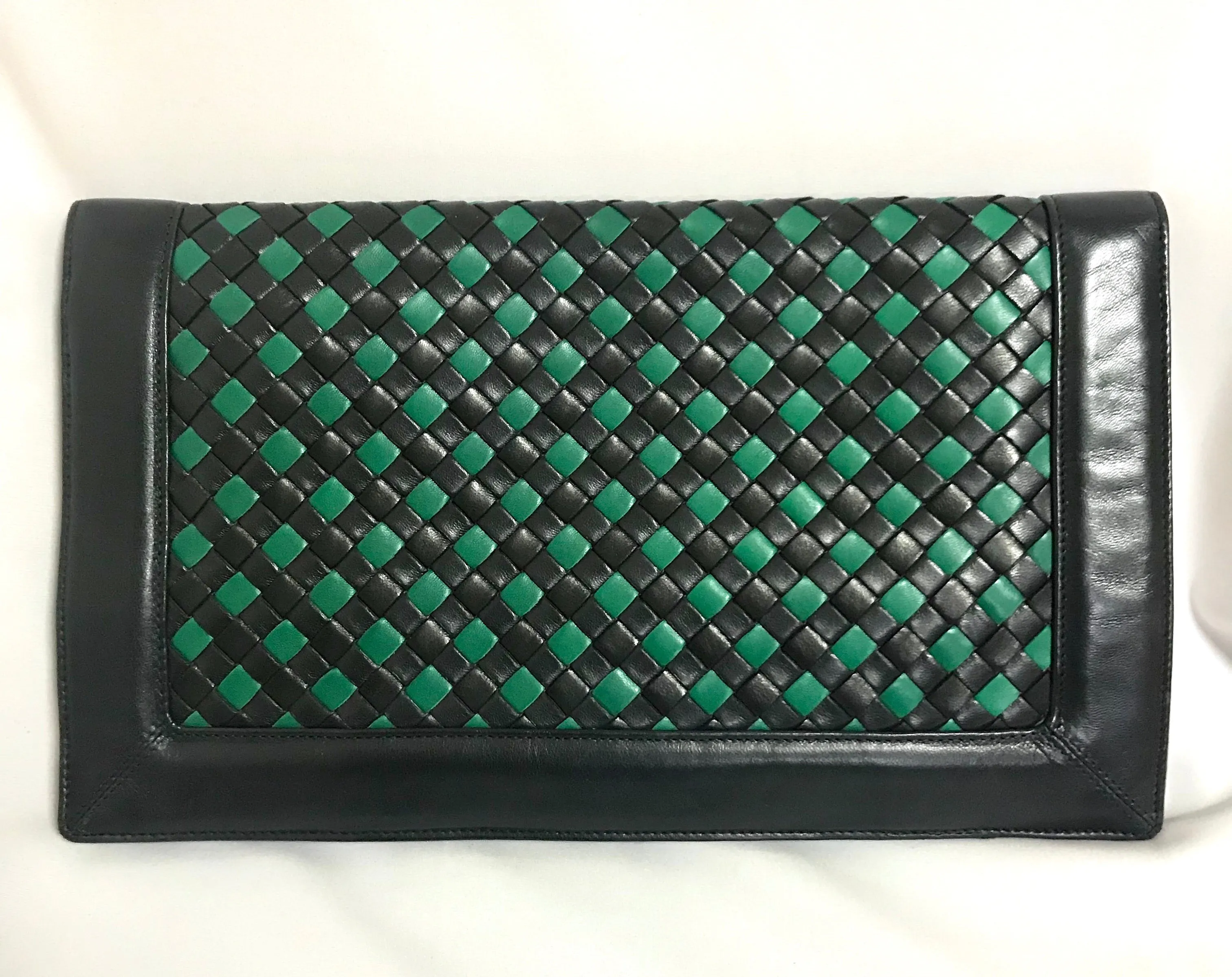 W9. Vintage Bottega Veneta intrecciato navy and green woven lamb leather large clutch bag, purse. Unisex. 050926